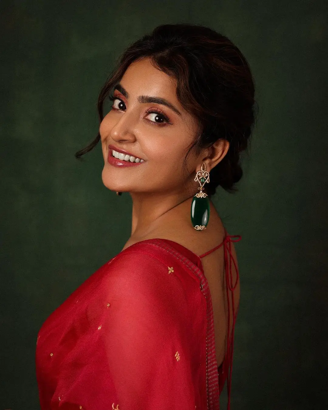 Avantika Mishra Mesmerizing Looks In Beautiful Maroon Saree